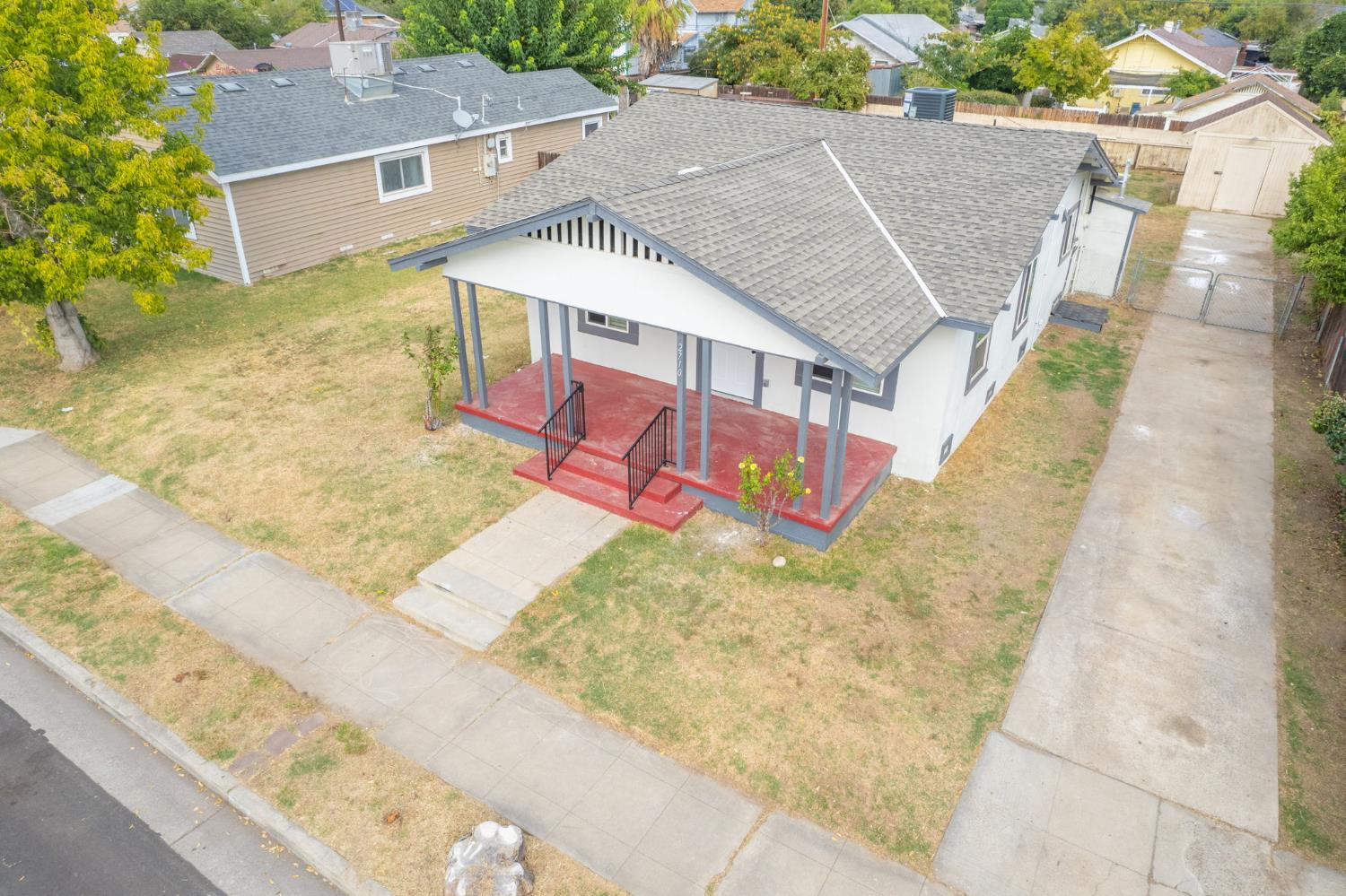 2710 C St, Selma, CA 93662