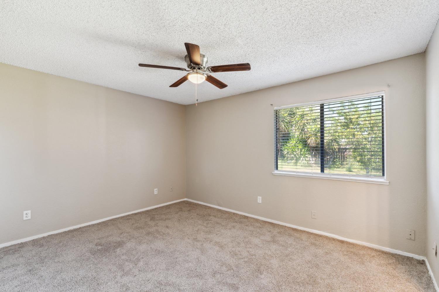 704 Rosehill Dr, Chowchilla, CA 93610