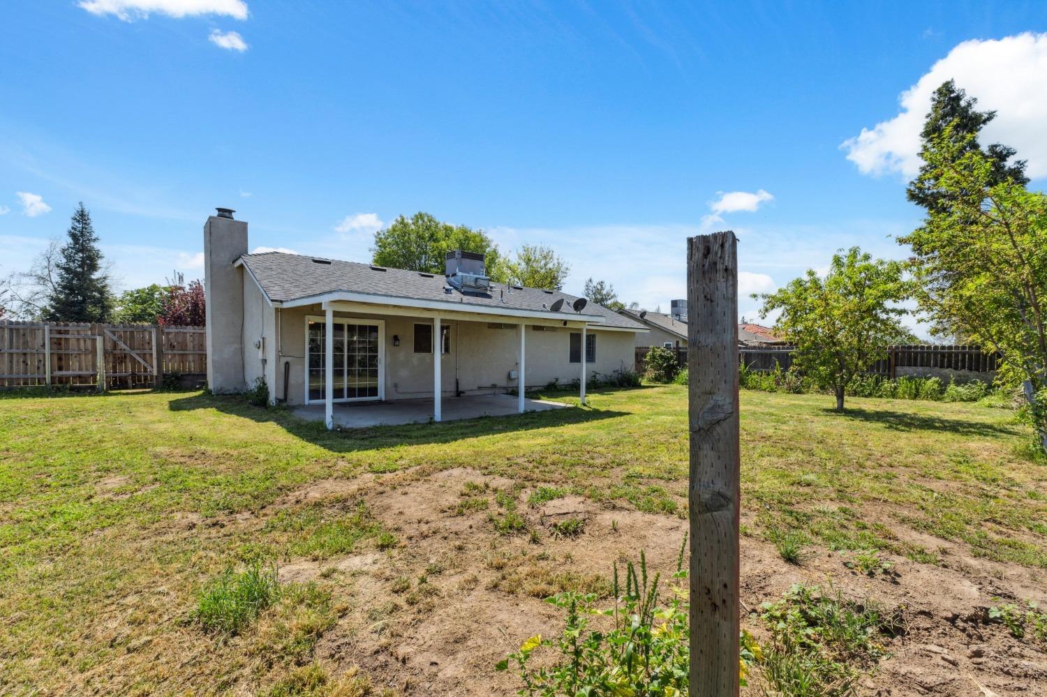 704 Rosehill Dr, Chowchilla, CA 93610