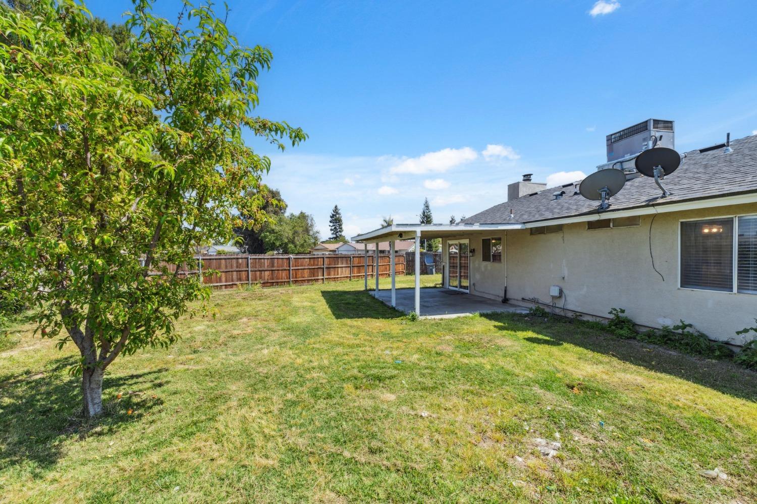 704 Rosehill Dr, Chowchilla, CA 93610