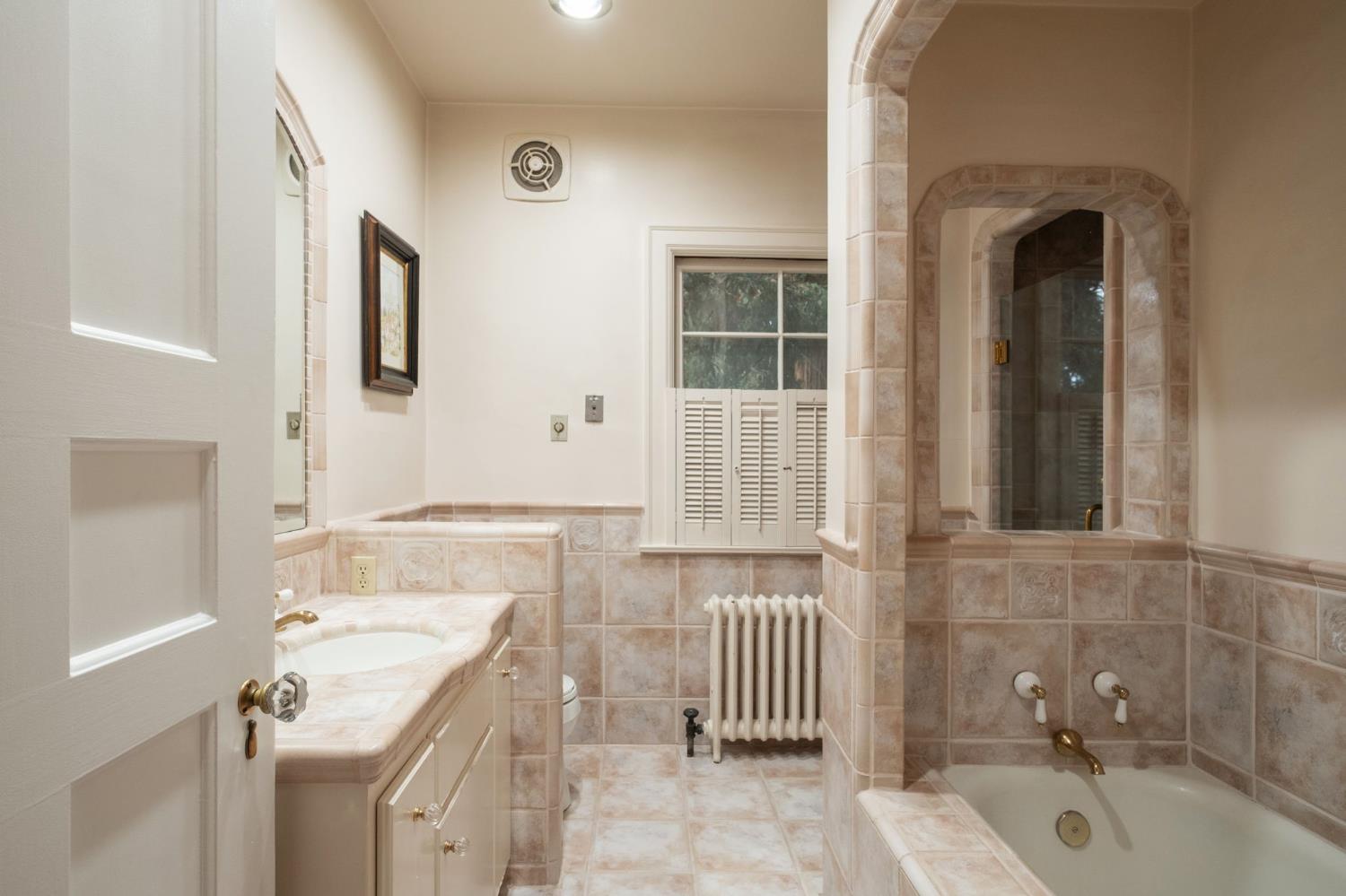 4175 N Van Ness Blvd, Fresno, CA 93704