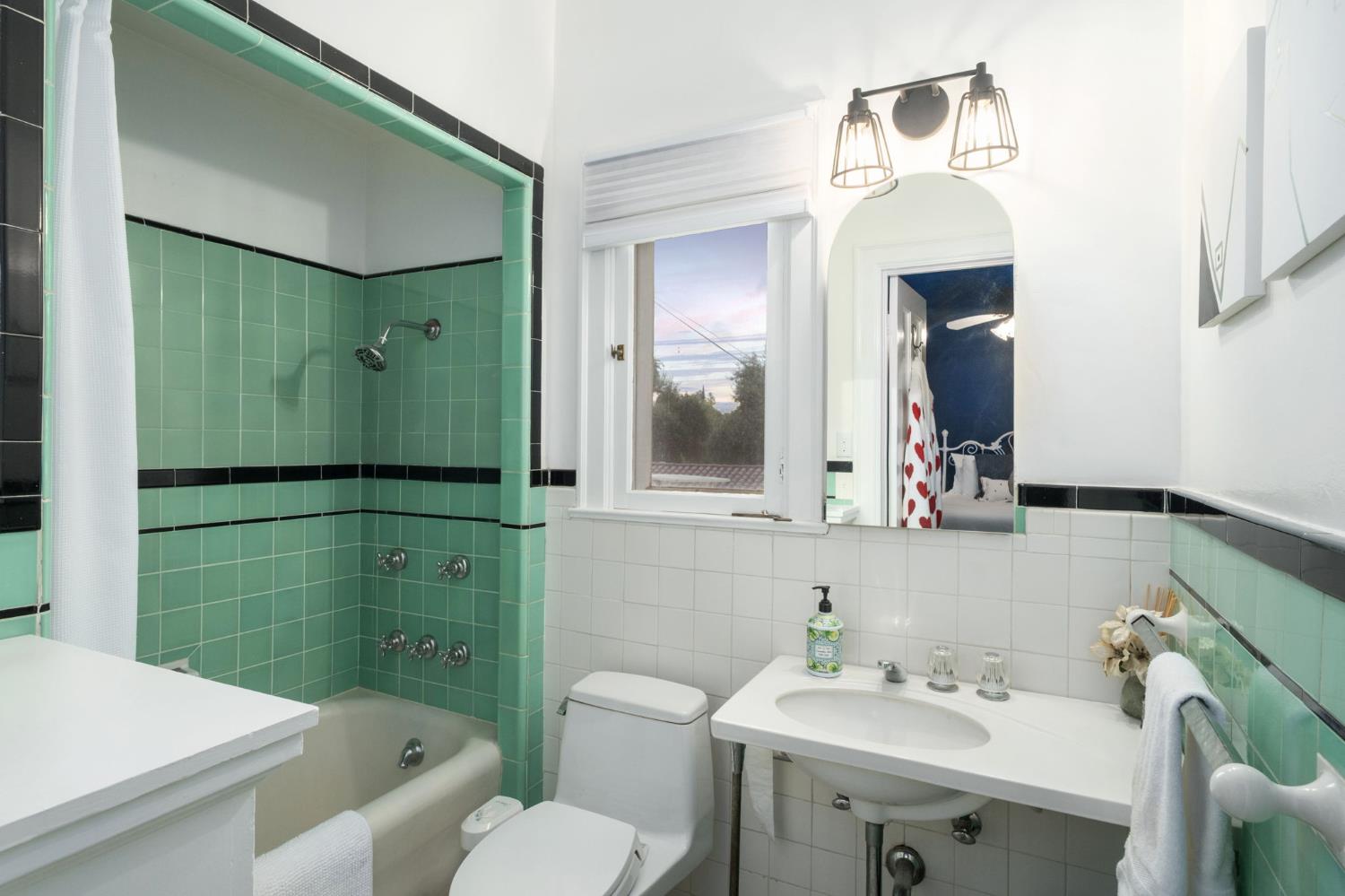 4175 N Van Ness Blvd, Fresno, CA 93704