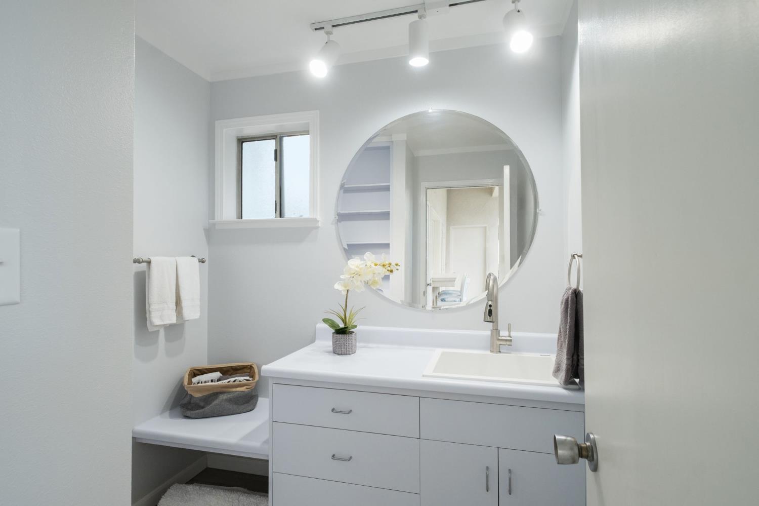 4175 N Van Ness Blvd, Fresno, CA 93704