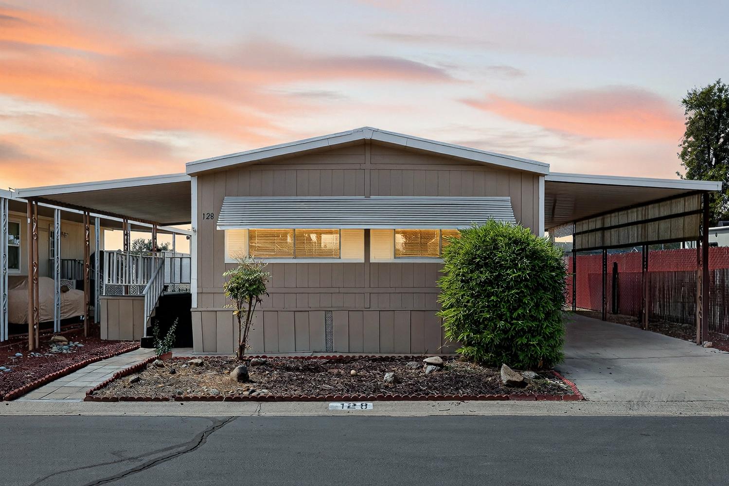 1001 Sylmar Ave #128, Clovis, CA 93612