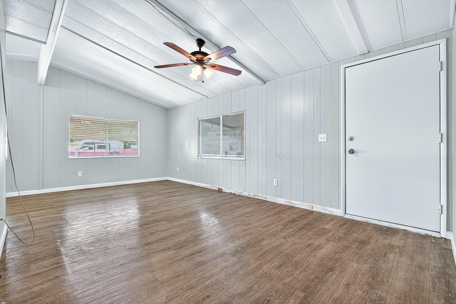 1001 Sylmar Ave #128, Clovis, CA 93612