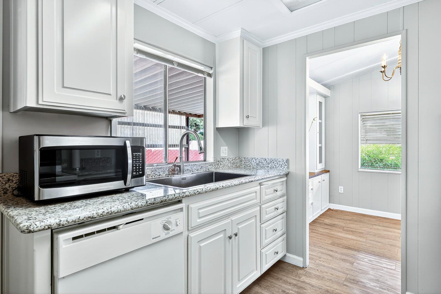 1001 Sylmar Ave #128, Clovis, CA 93612