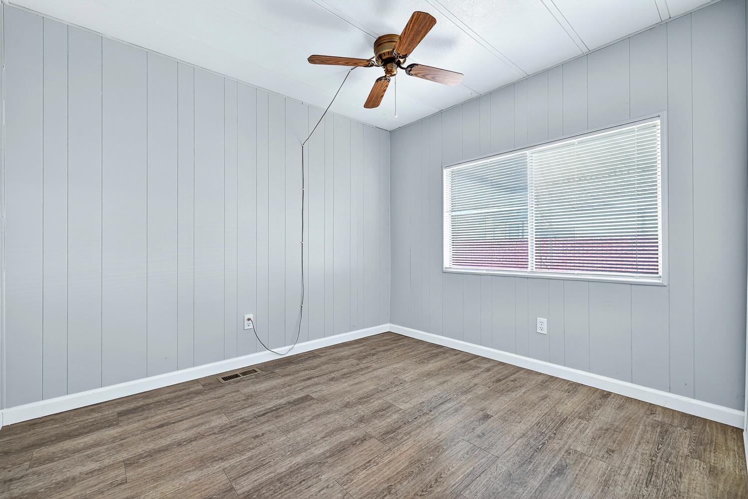 1001 Sylmar Ave #128, Clovis, CA 93612