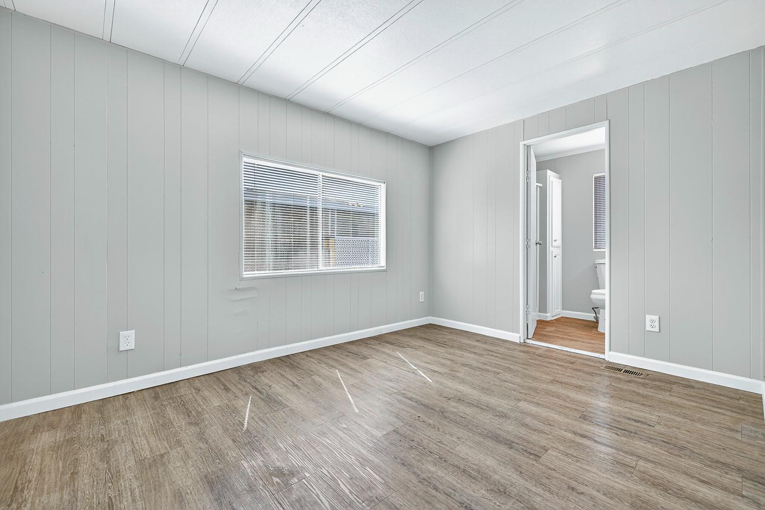 1001 Sylmar Ave #128, Clovis, CA 93612