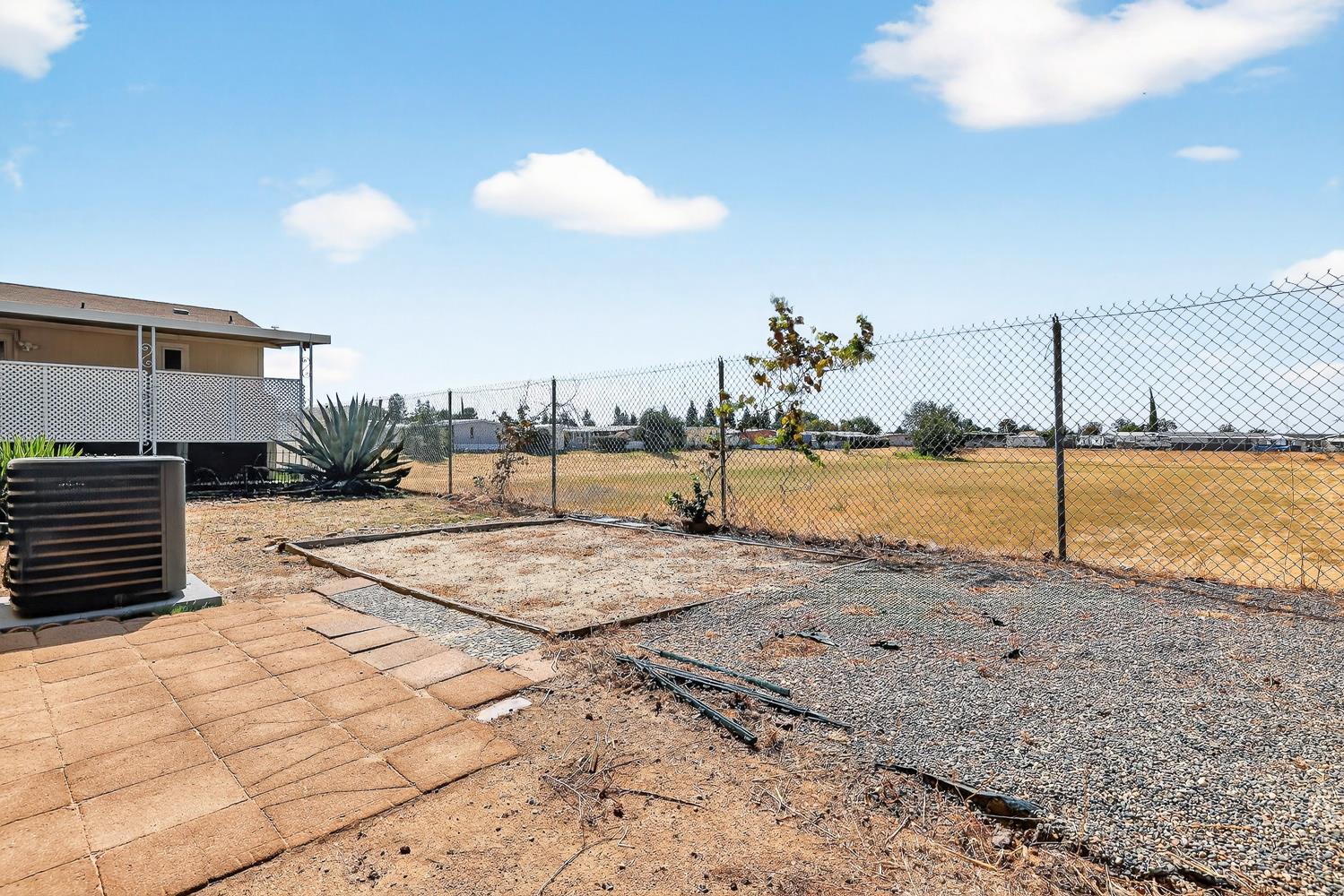 1001 Sylmar Ave #128, Clovis, CA 93612