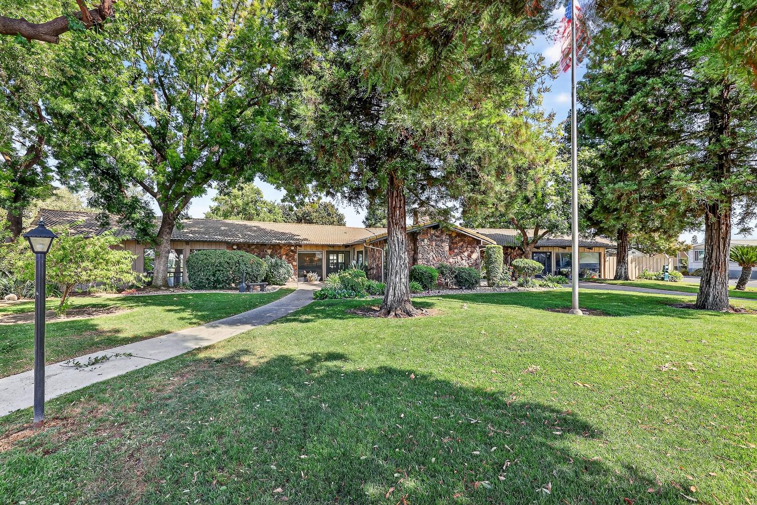 1001 Sylmar Ave #128, Clovis, CA 93612