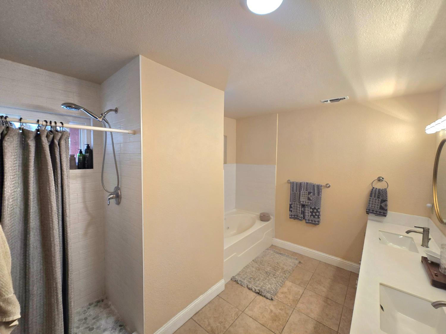 16448 Monreal Rd, Madera, CA 93636