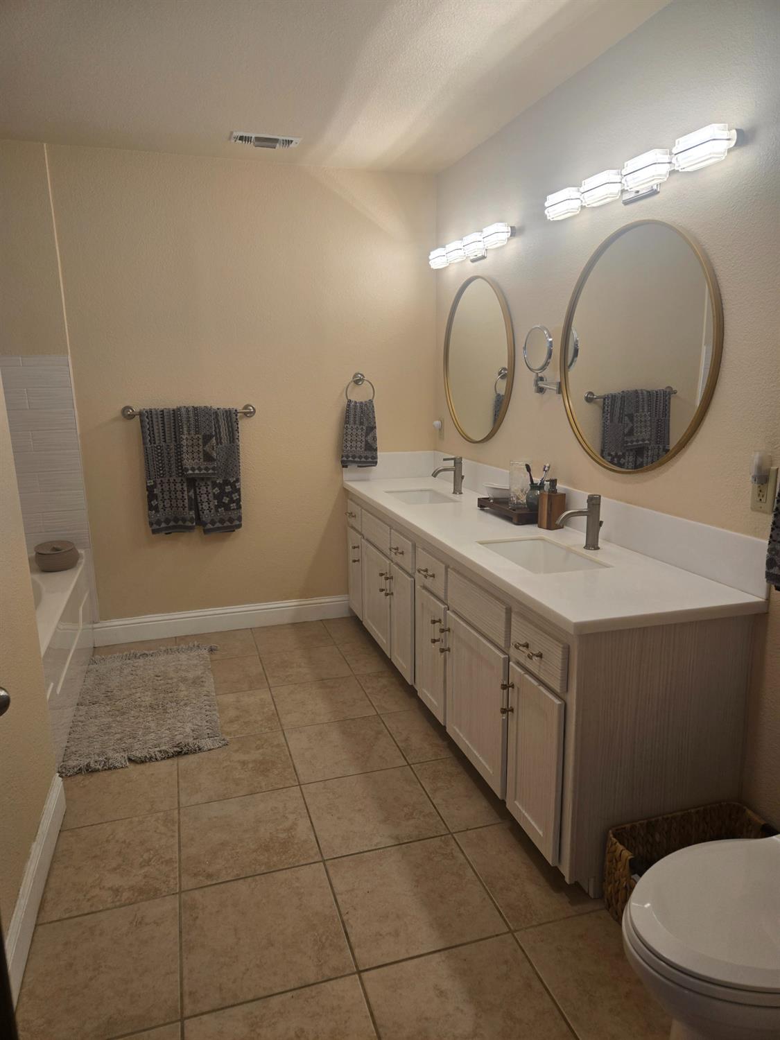 16448 Monreal Rd, Madera, CA 93636