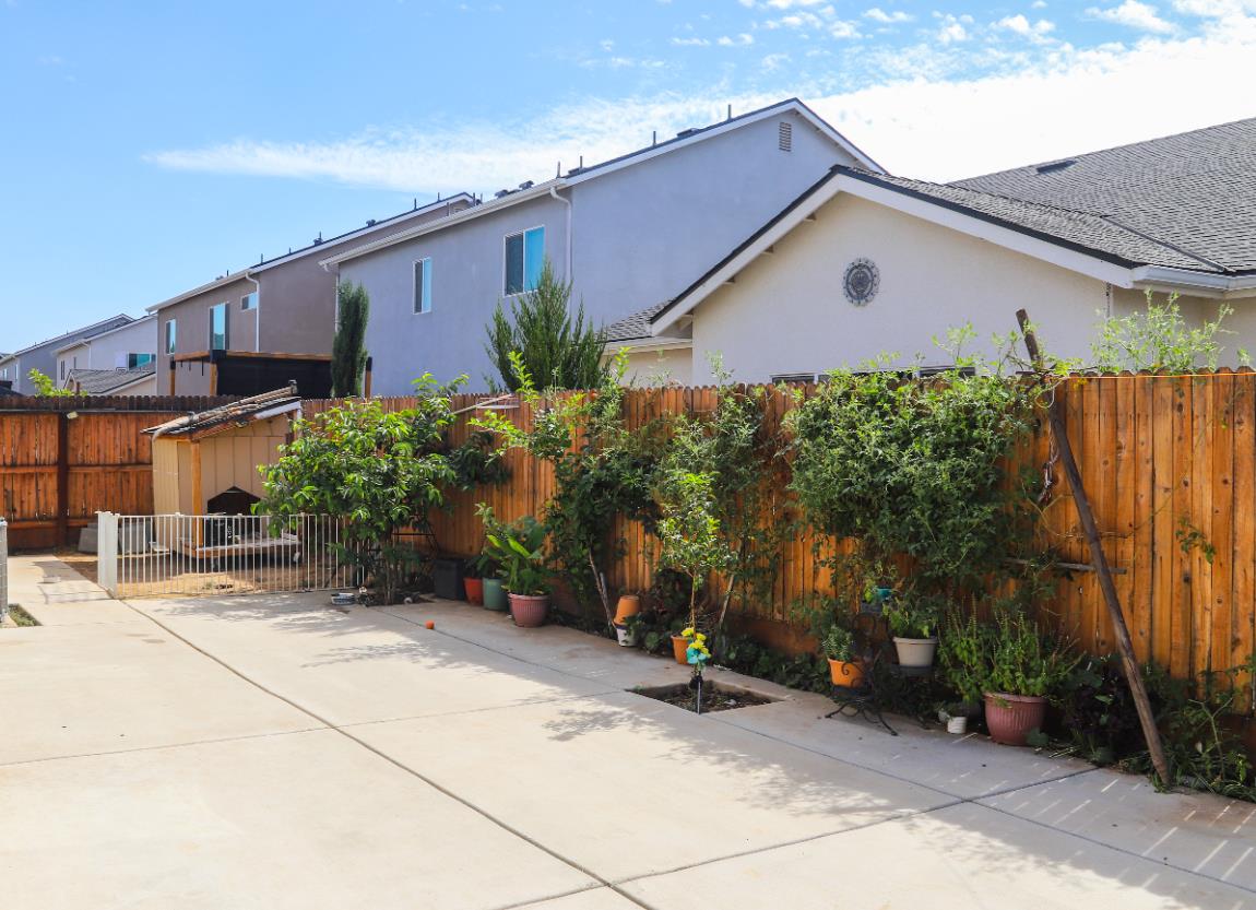 7099 W Whitman Ave, Fresno, CA 93723