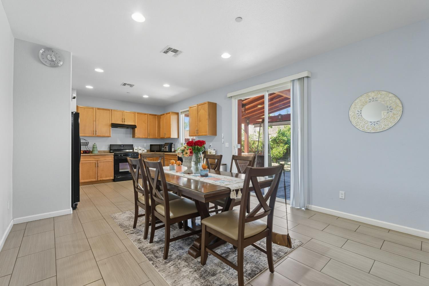 252 S Kona Ave, Fresno, CA 93727