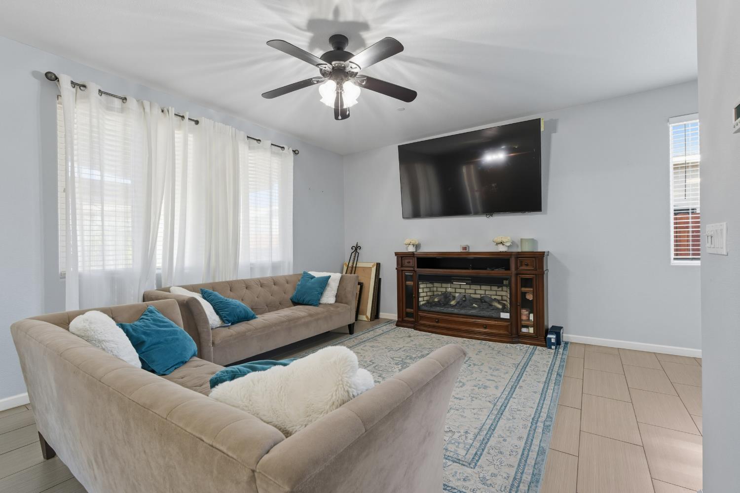 252 S Kona Ave, Fresno, CA 93727