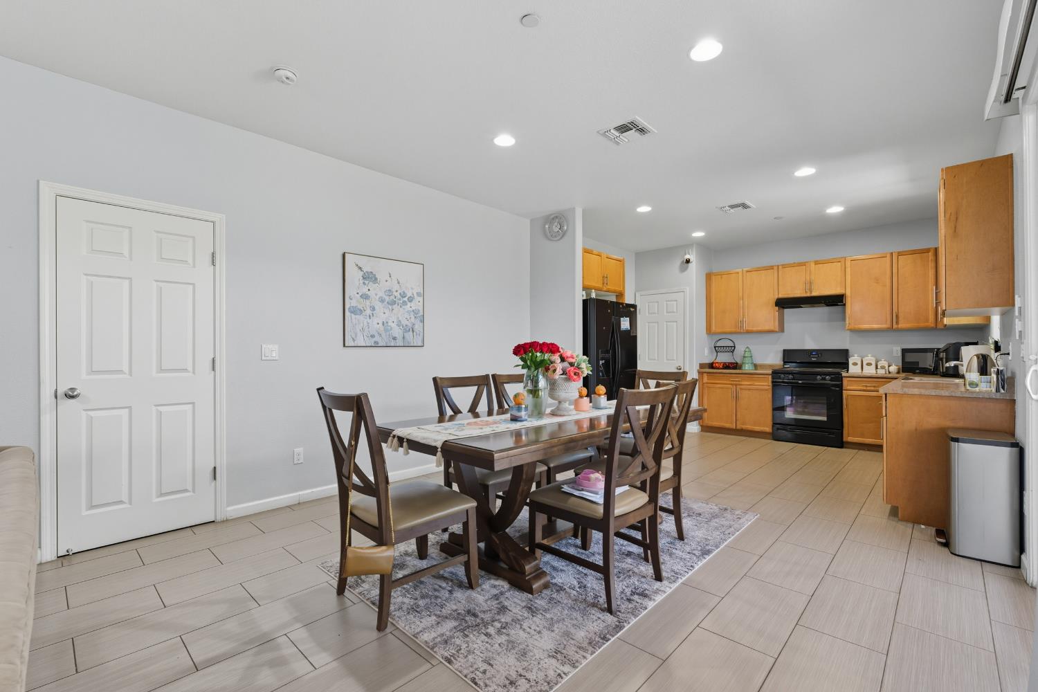 252 S Kona Ave, Fresno, CA 93727