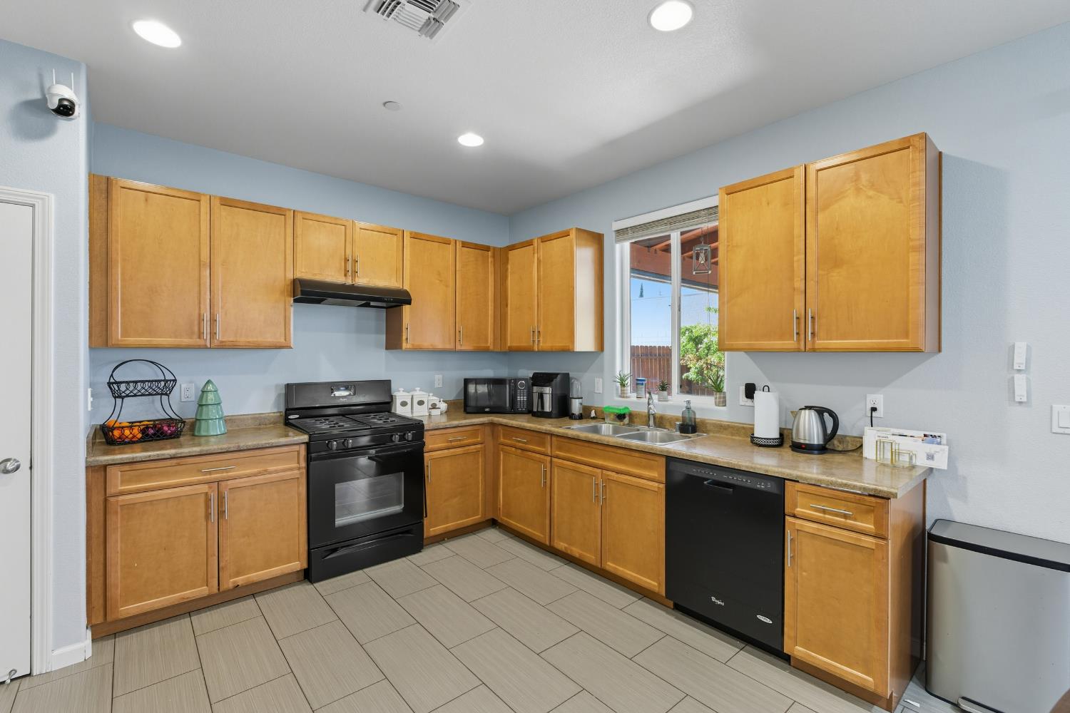 252 S Kona Ave, Fresno, CA 93727