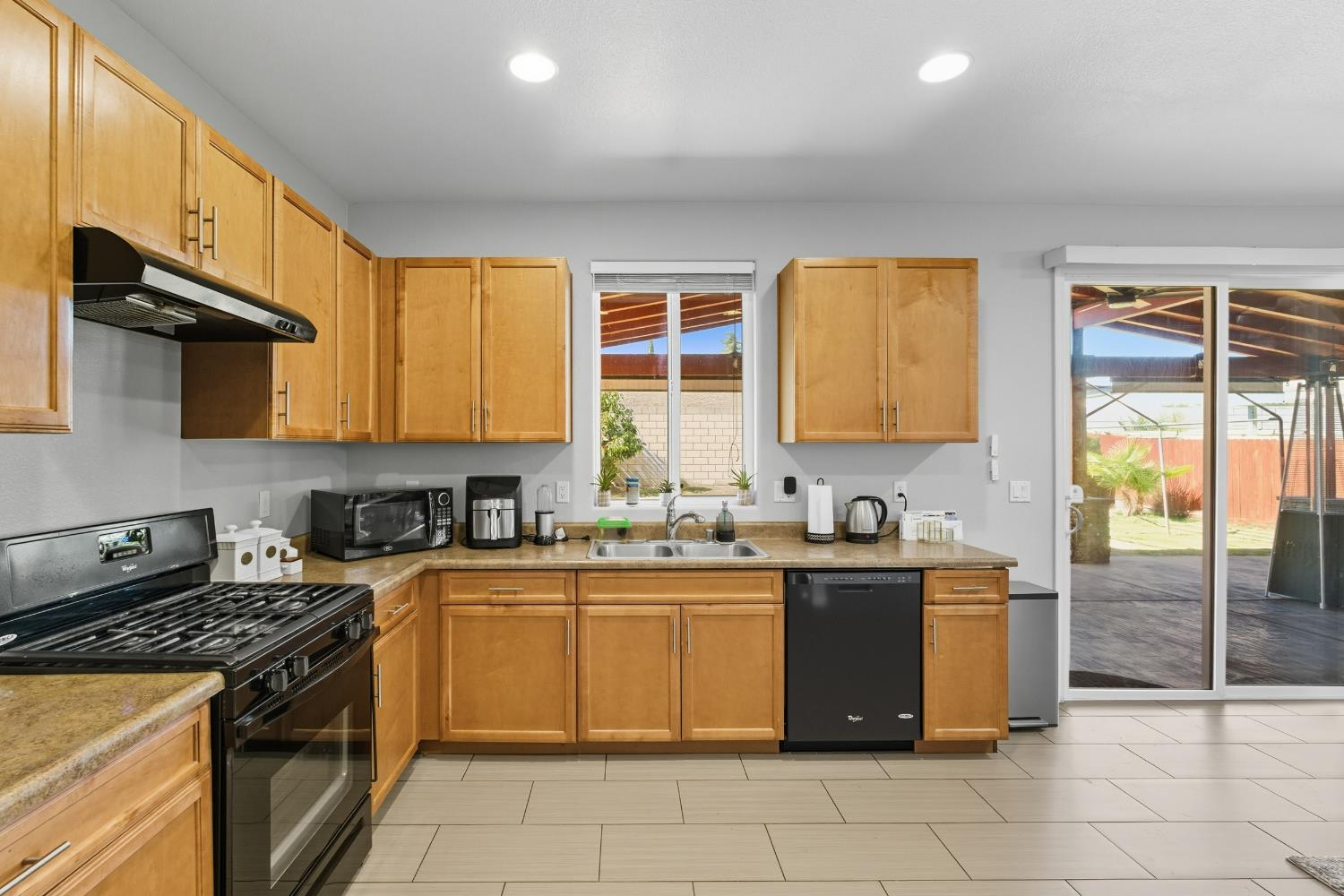 252 S Kona Ave, Fresno, CA 93727