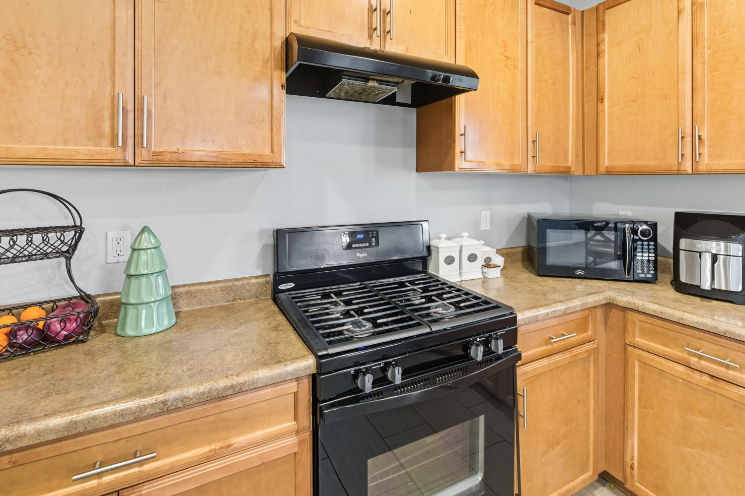 252 S Kona Ave, Fresno, CA 93727