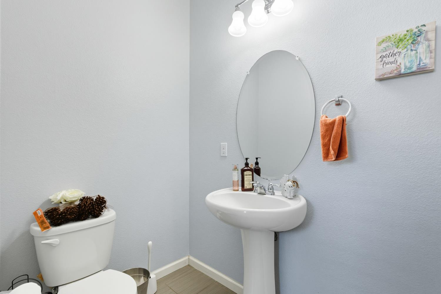 252 S Kona Ave, Fresno, CA 93727