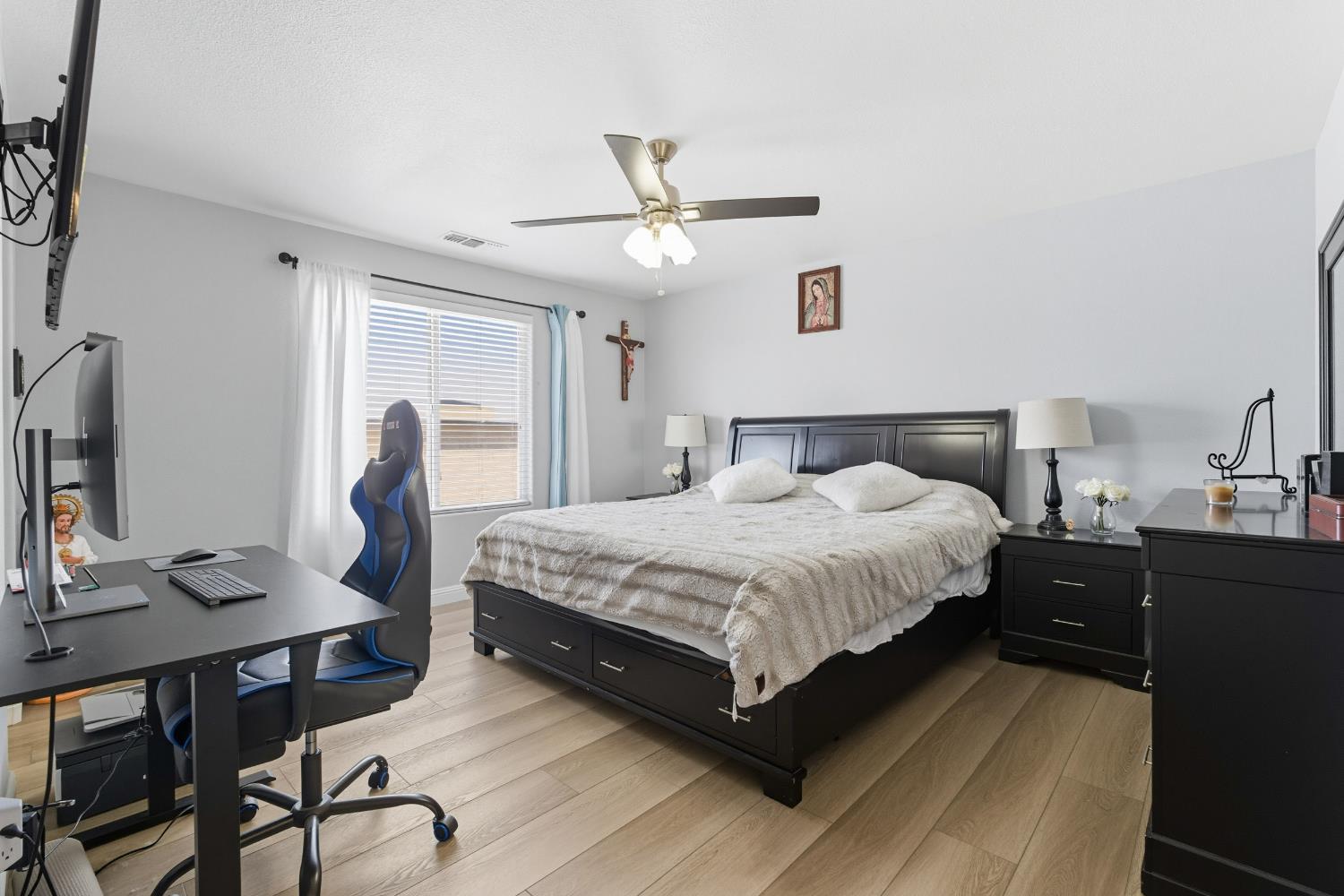 252 S Kona Ave, Fresno, CA 93727