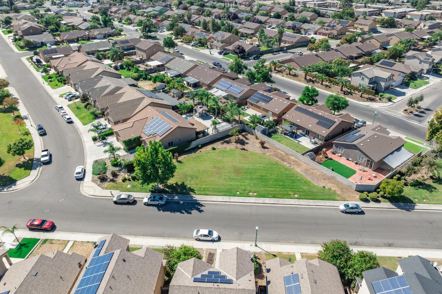 252 S Kona Ave, Fresno, CA 93727