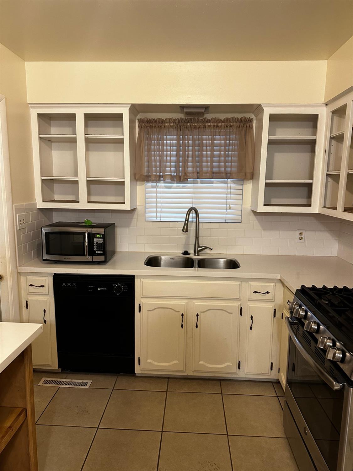 745 E Tenaya Way, Fresno, CA 93710
