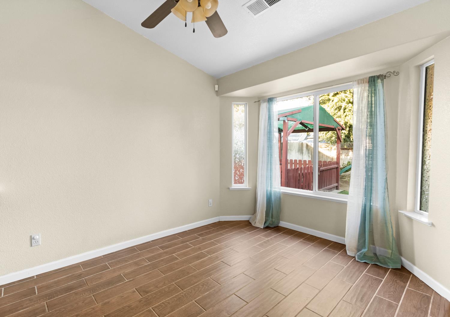 2290 Fern St, Merced, CA 95348