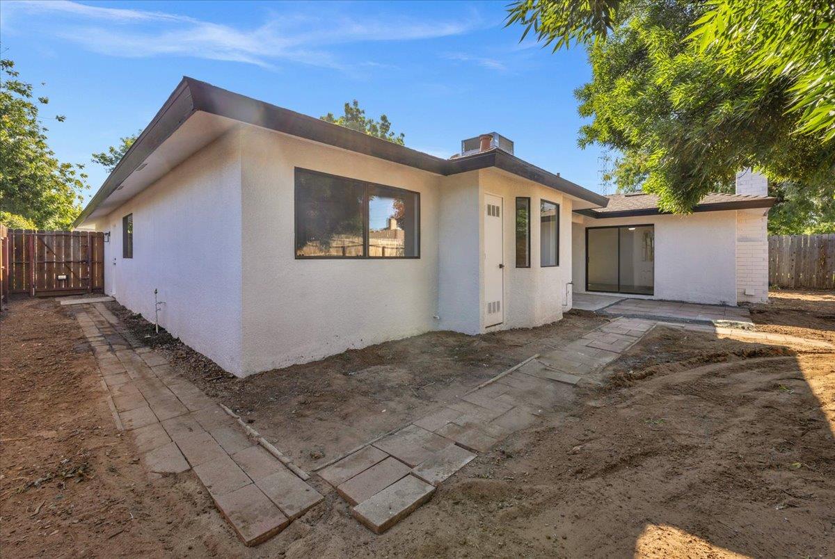 263 STANFORD Ave, Fresno, CA 93727