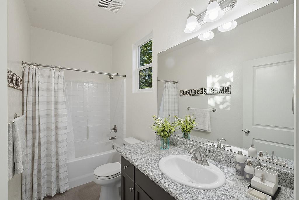 3660 Portals Ave, Clovis, CA 93619