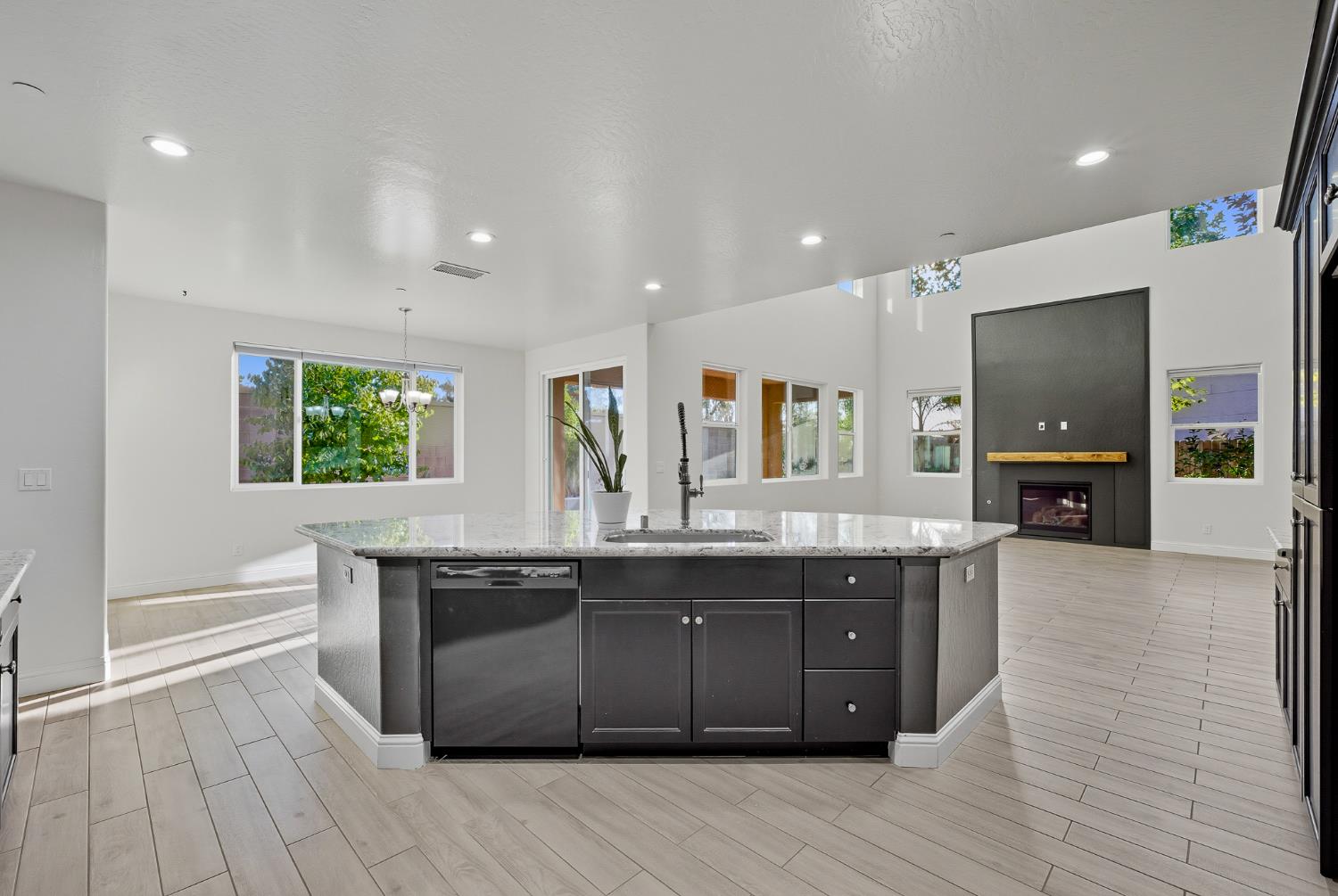 3660 Portals Ave, Clovis, CA 93619
