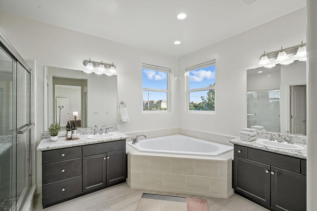 3660 Portals Ave, Clovis, CA 93619