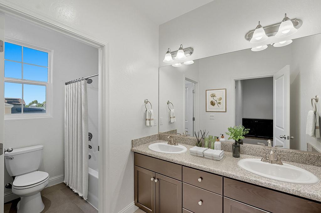 3660 Portals Ave, Clovis, CA 93619