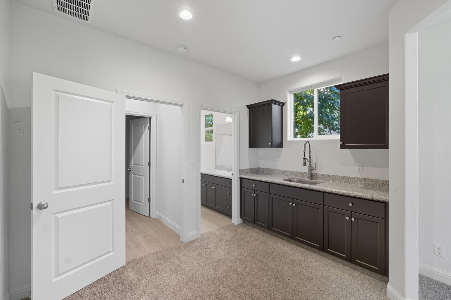 3660 Portals Ave, Clovis, CA 93619