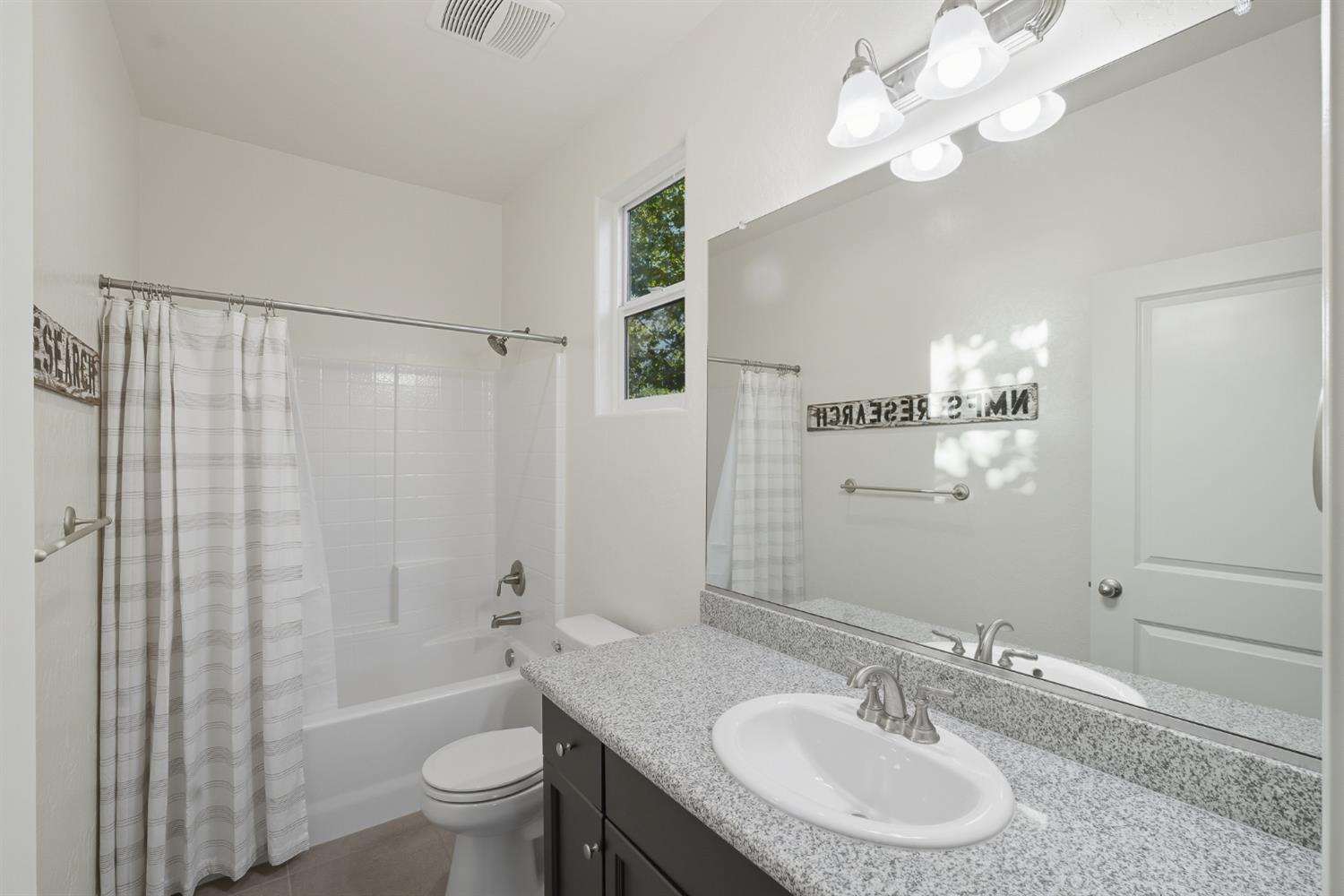 3660 Portals Ave, Clovis, CA 93619