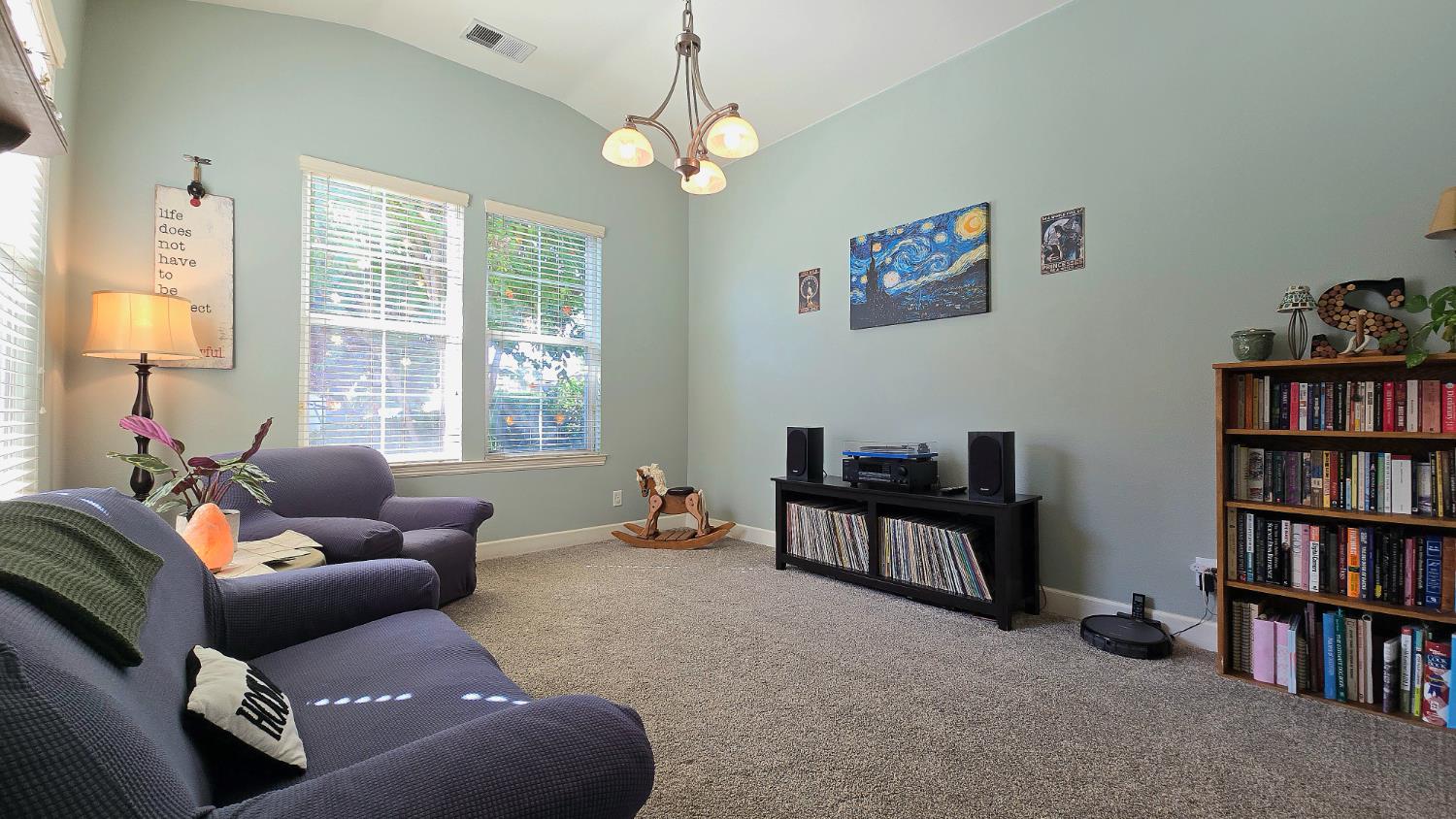1919 Megan Ave, Clovis, CA 93611