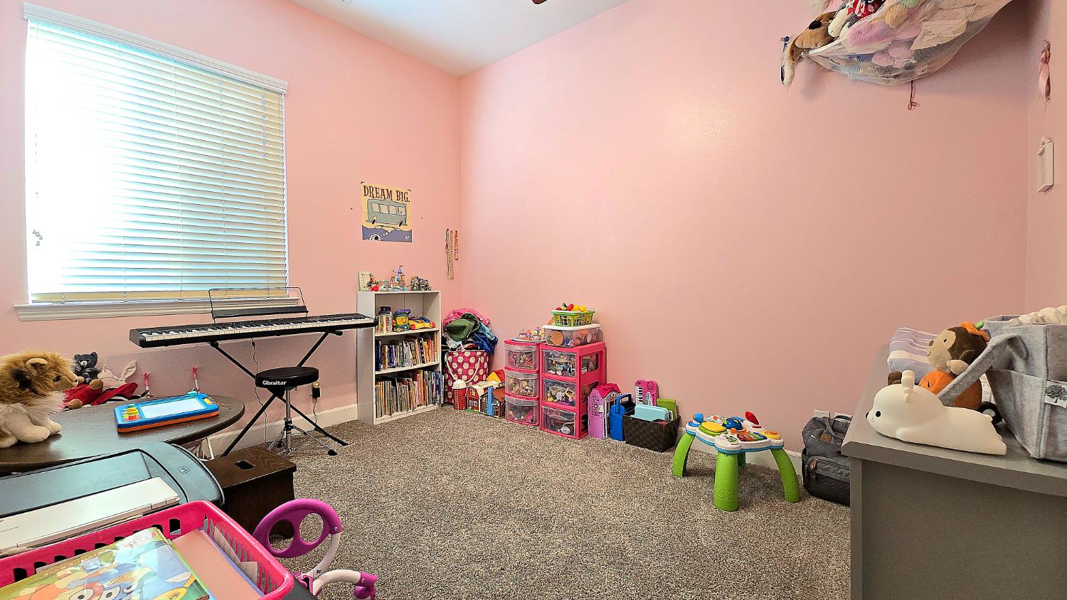 1919 Megan Ave, Clovis, CA 93611
