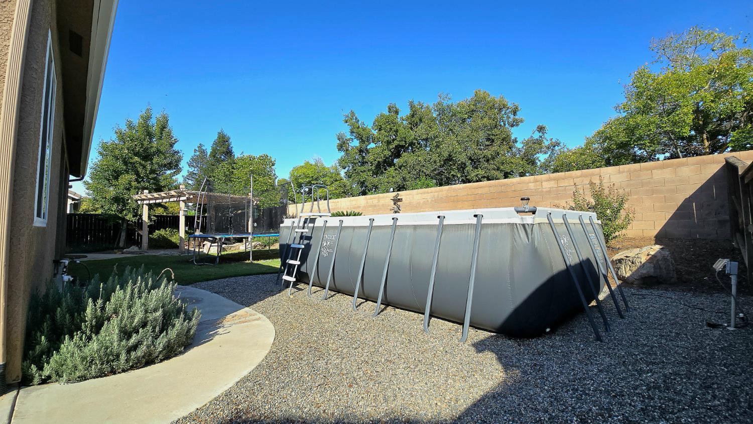 1919 Megan Ave, Clovis, CA 93611