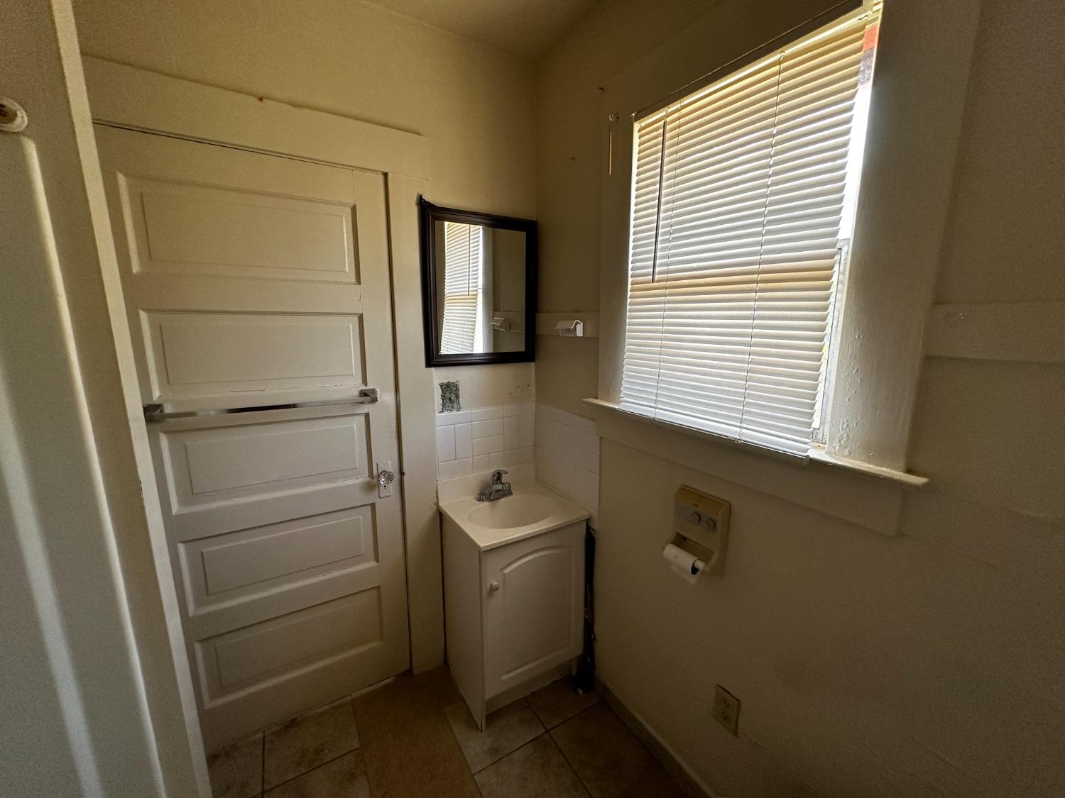 2340 E Clay Ave, Fresno, CA 93701