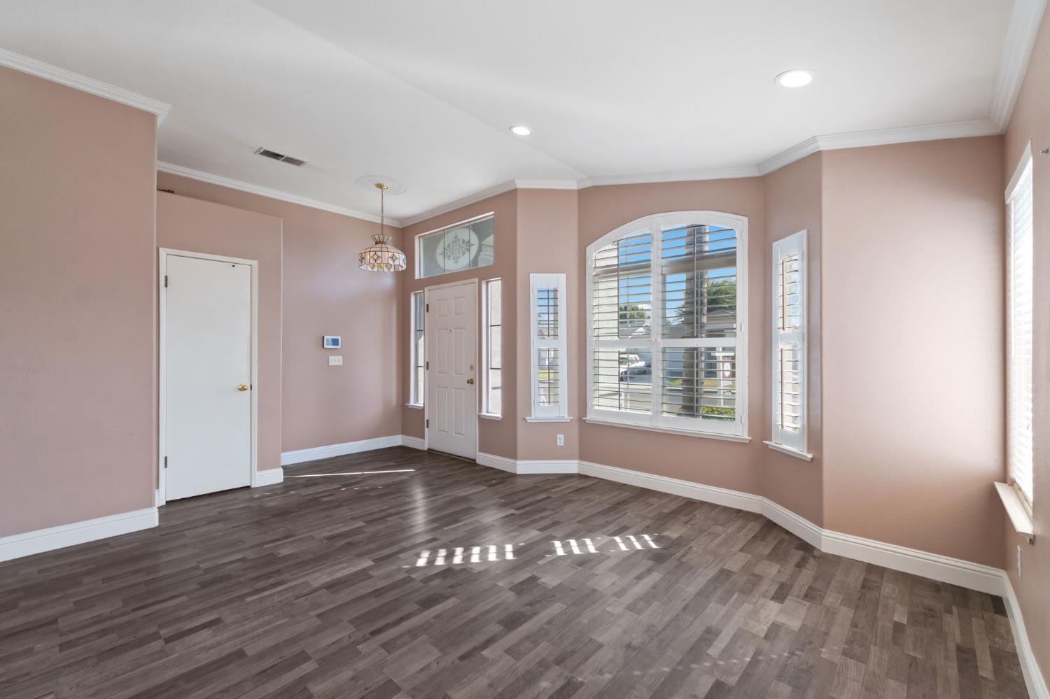 5657 N Wheeler Ave, Fresno, CA 93722