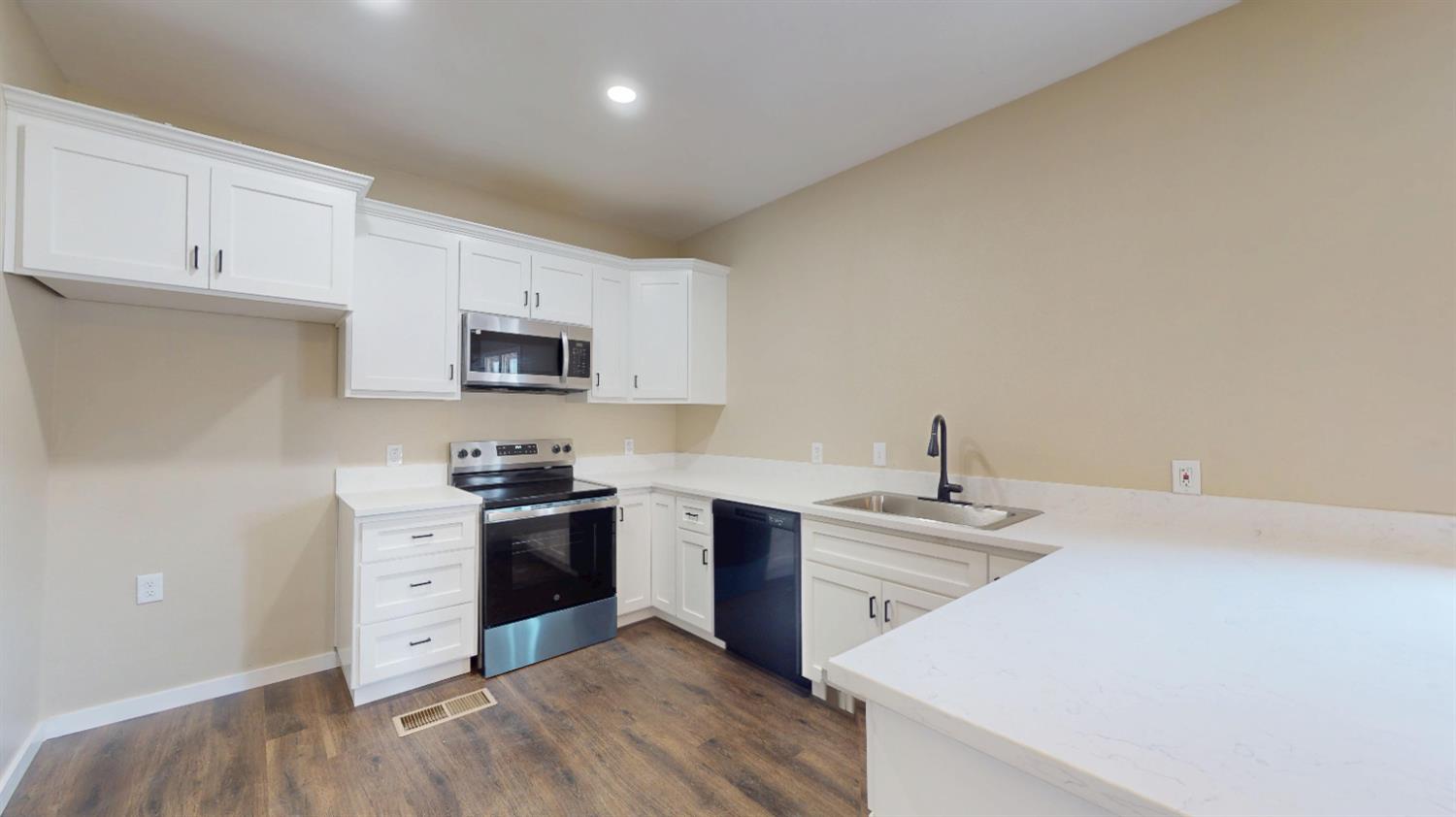 503 N D St, Madera, CA 93638