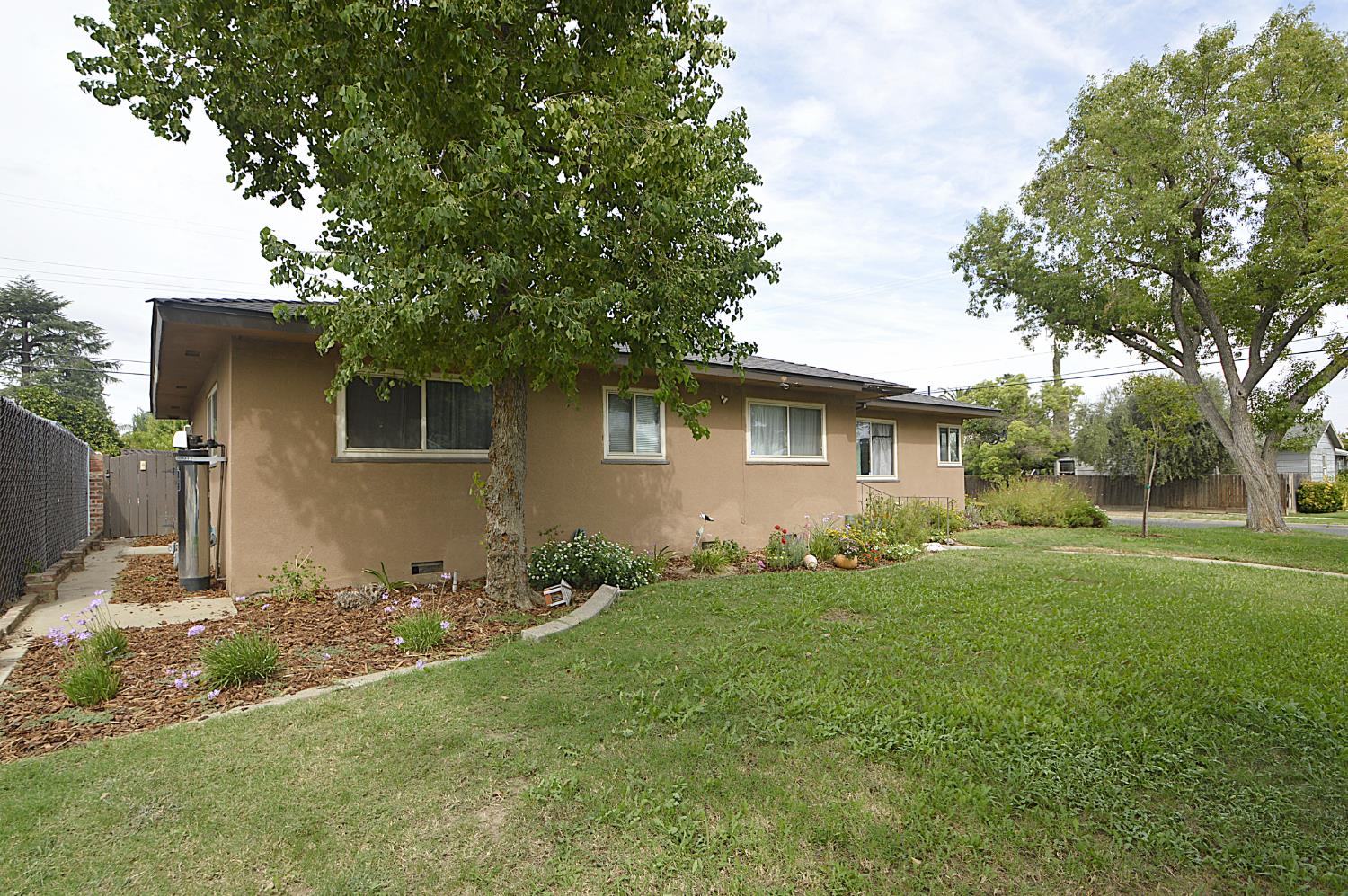 1708 W Andrews Ave, Fresno, CA 93705