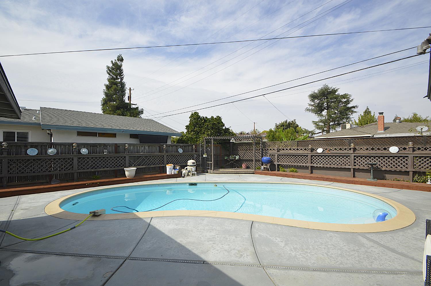 1708 W Andrews Ave, Fresno, CA 93705