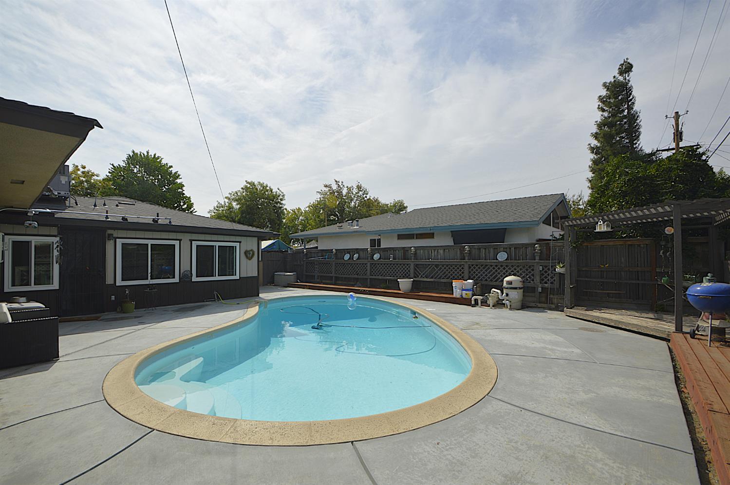 1708 W Andrews Ave, Fresno, CA 93705