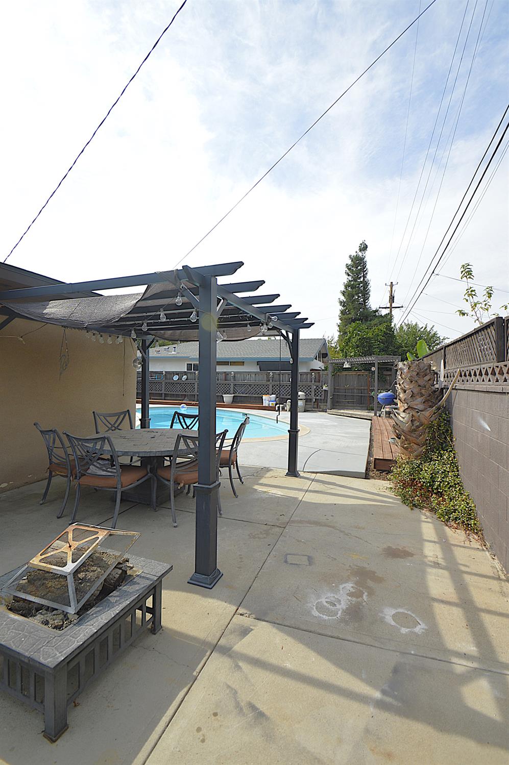 1708 W Andrews Ave, Fresno, CA 93705