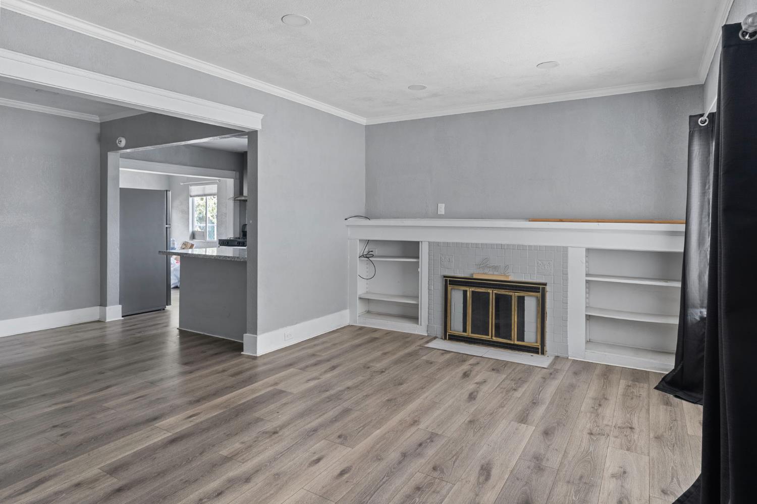 1211 E Clinton Ave, Fresno, CA 93704