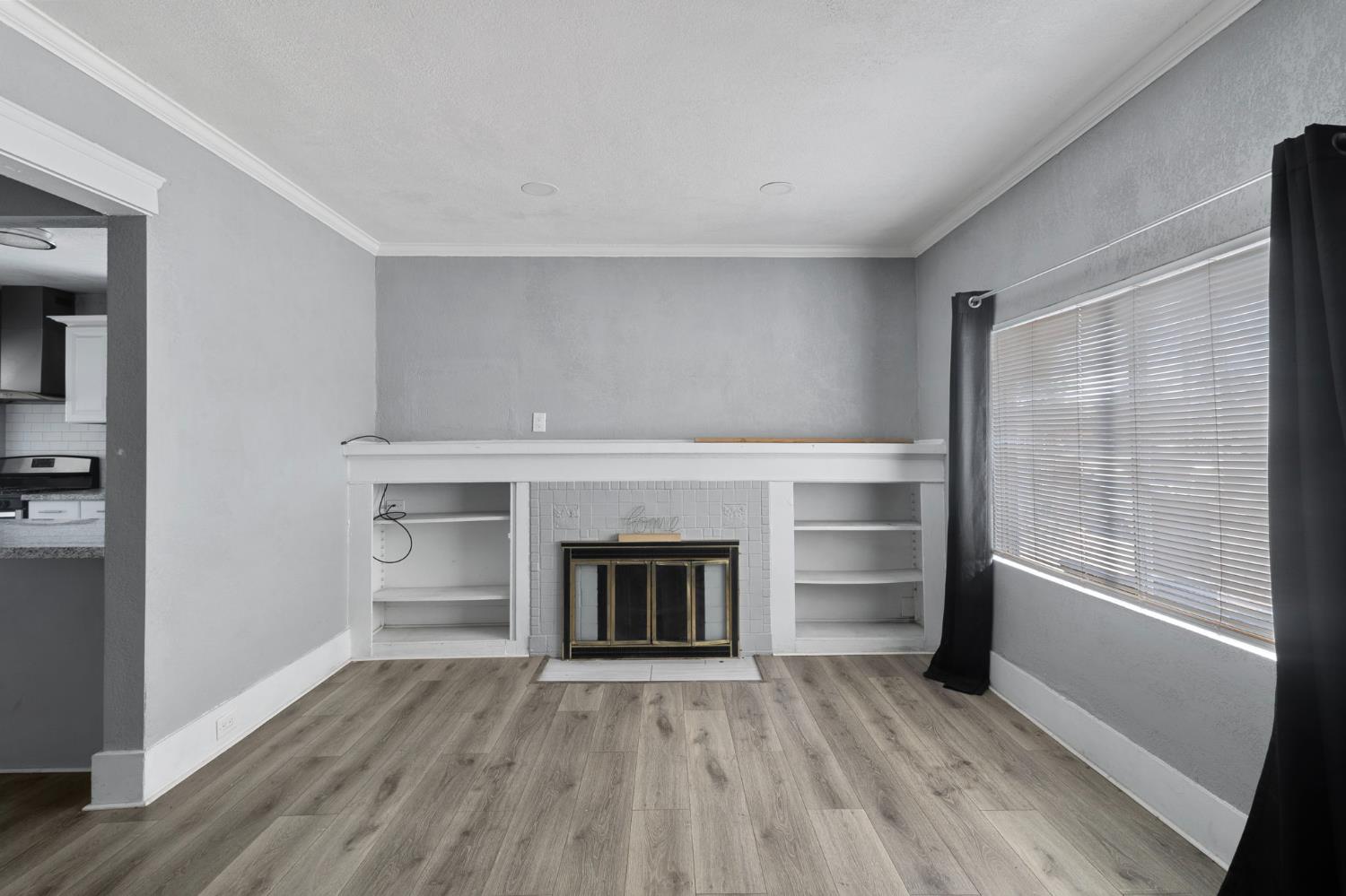 1211 E Clinton Ave, Fresno, CA 93704