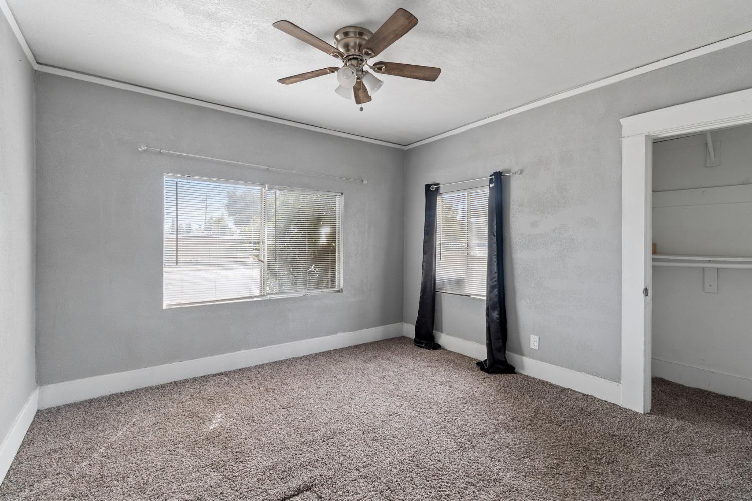 1211 E Clinton Ave, Fresno, CA 93704