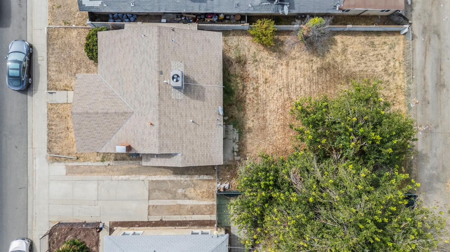 1211 E Clinton Ave, Fresno, CA 93704