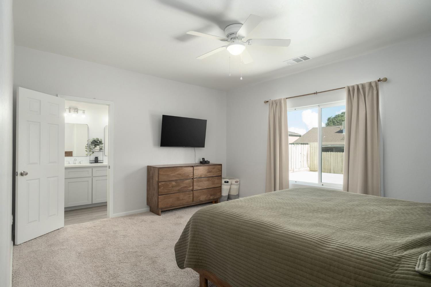 775 Kimball Ln, Hanford, CA 93230